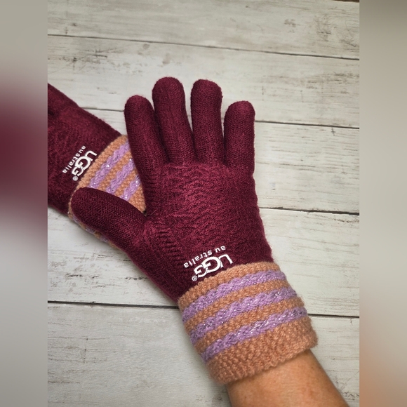 UGG Burgundy and Tan Knit Gloves - Picture 3 of 4